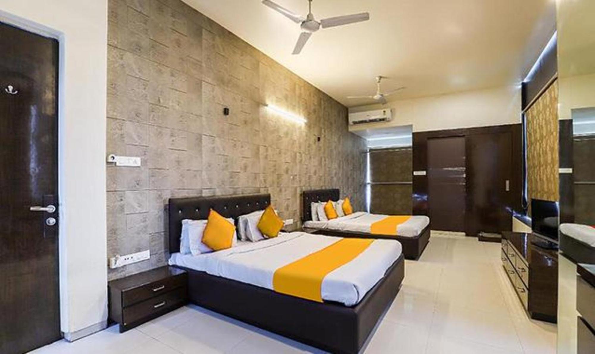 Fabhotel Marigold Surat Exterior photo