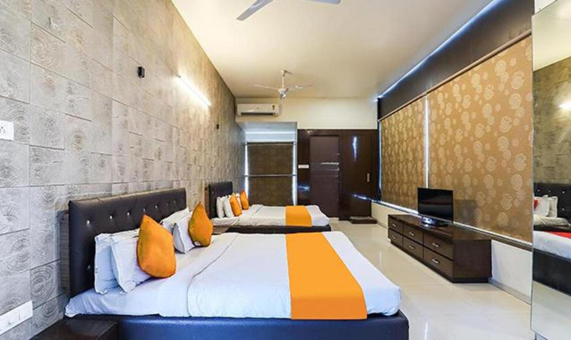 Fabhotel Marigold Surat Exterior photo